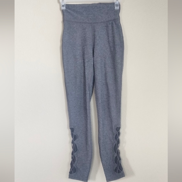 Lululemon Athletica Size 4 Gray Women's Leggings with Detail On Ankle Tied To It - Picture 2 of 9